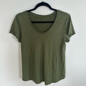 a.n.a Green Scoop Neck Short Sleeve T-Shirt